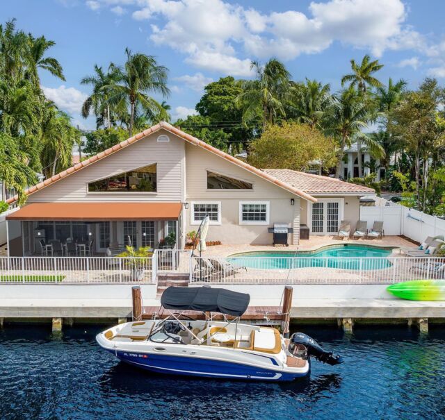 𝐇𝐨𝐦𝐞 𝐒𝐰𝐞𝐞𝐭 𝐖𝐚𝐭𝐞𝐫𝐟𝐫𝐨𝐧𝐭
941 SE 4th Ave

Welcome home to this spectacular waterfront home featuring 3 bedrooms, 2 full bathrooms plus an office with 2,156 of living area under air! This incredible home features high ceilings, with all stainless appliances, porcelain tile floors, tastefully decorated, heated pool (with brand new pool heater and filter),screened porch, second outdoor lounge area with fire pit, 70 feet on the water with intracoastal access, impact windows, and much more! Situated less than 1 mile away to the beach, quality restaurants, shops, grocery stores, beach, golf, water sports, tennis, board walk and much more!

📍 Pompano Beach, FL
💰 $1,375,000
🏠 3 Bedrooms • 2 Bathrooms 
📐 2,075 Square Feet
🌊 70 Feet of Water Frontage 

@andres.garcia.v | @thecarrollgroup | @compassfl

#pompanobeachhomes #pompanobeach #homeonthewater #pompanobeachrealestate