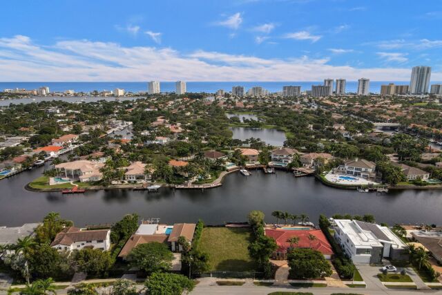 𝐍𝐨𝐰 𝐀𝐬𝐤𝐢𝐧𝐠 $𝟑,𝟒𝟗𝟗,𝟎𝟎𝟎 | 1101 Diplomat Pkwy

Uncover an exclusive opportunity to build an immaculate waterfront estate. This nearly 12,000 sq.ft. lot offers 90ft of pristine water frontage and is situated on the highly coveted street of Diplomat Parkway. This lot is ideally positioned,boasting breathtaking views of Harbor Island. Located near the prestigious New Shell Bay, enjoy access to a Greg Norman championship golf course, private yacht club, and luxury amenities. The approved plans showcase a top of the line spec home masterfully designed by Hugo Mijares-OneDBMiami. The proposed residence epitomizes modern luxury and high end living. Seize this rare opportunity now and inquire today!

📍 Hollywood, FL 
📐 11,700 Square Foot Lot
🌊 90 Feet of Water Frontage

@chadcarroll | @thecarrollgroup | @compassfl