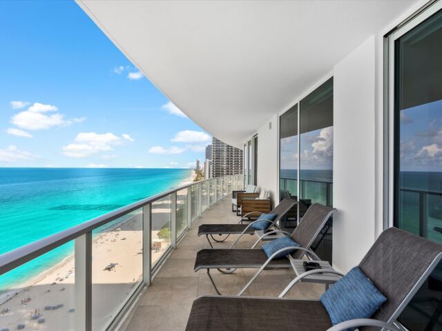 𝐉𝐮𝐬𝐭 𝐋𝐢𝐬𝐭𝐞𝐝 ✨ 𝐀𝐩𝐨𝐠𝐞𝐞 𝐁𝐞𝐚𝐜𝐡
3951 S Ocean Drive #1601

Experience true opulence with this 4-bedroom, 4.5-bathroom oceanfront condo in the prestigious Apogee Beach. Enjoy breathtaking panoramic ocean views from the east and south exposures of this expansive residence. Featuring a spacious open floor plan with wrap-around floor-to-ceiling impact windows. Boasting a fully renovated kitchen with Calcutta Gold Quartz countertops and GE Monogram appliances. Offering exclusive access to first-class amenities including a resort-style pool, fitness center, club room, valet service, and private beach access with attendants. Meticulously designed with only two units per floor, you will experience private oceanfront living.

📍 Hollywood, FL
💰 $3,499,000
🏙️ 4 Bedrooms • 4.5 Bathrooms 
📐 3,163 Square Feet
 
@chadcarroll | @thecarrollgroup | @compassfl